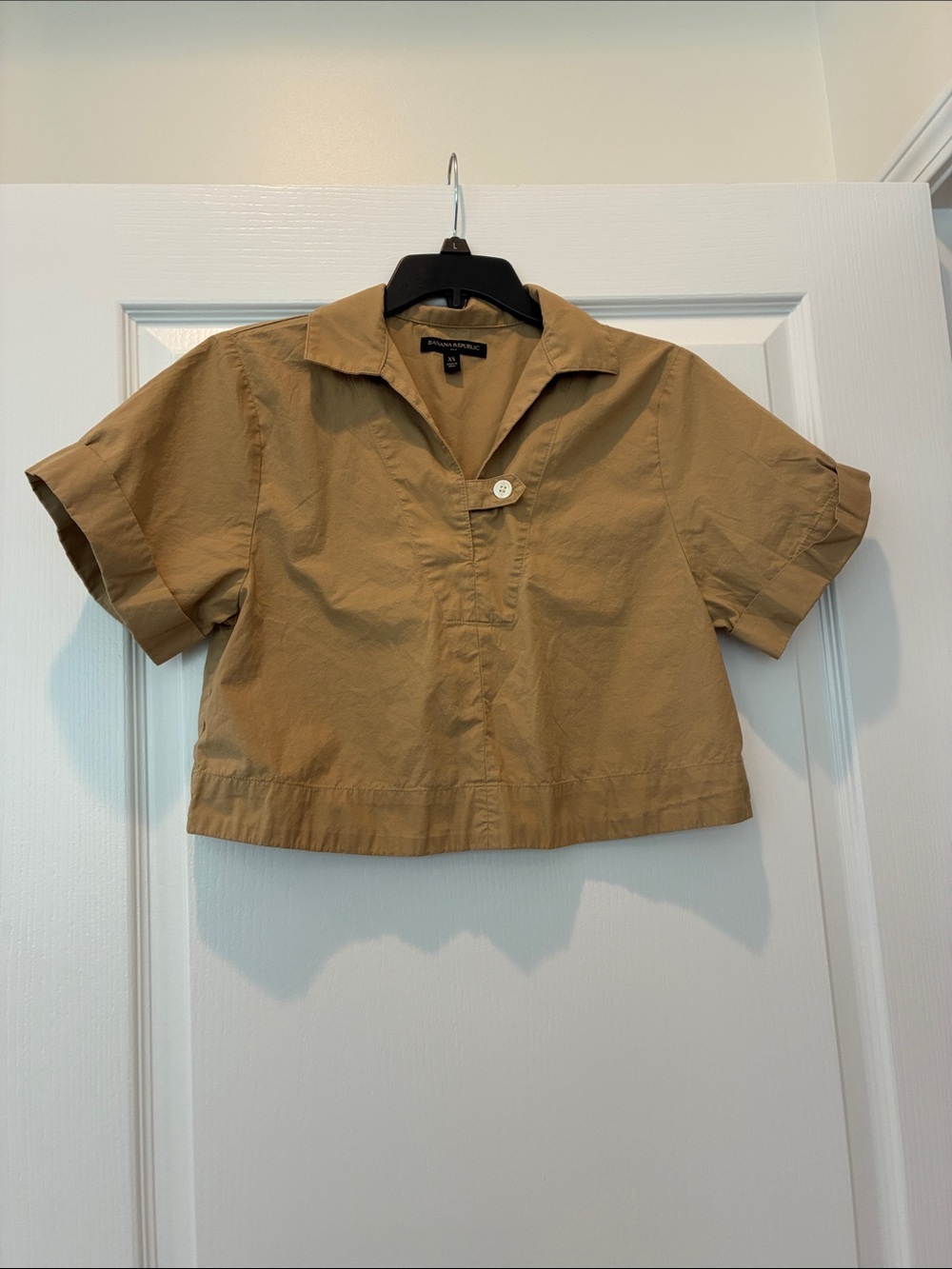 Banana Republic Short-Sleeve Cropped Popover Top in Camel